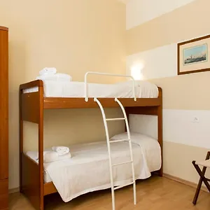 https://albergo-la-pineta-marinella-di-sarzana.hotelitalianriviera.com